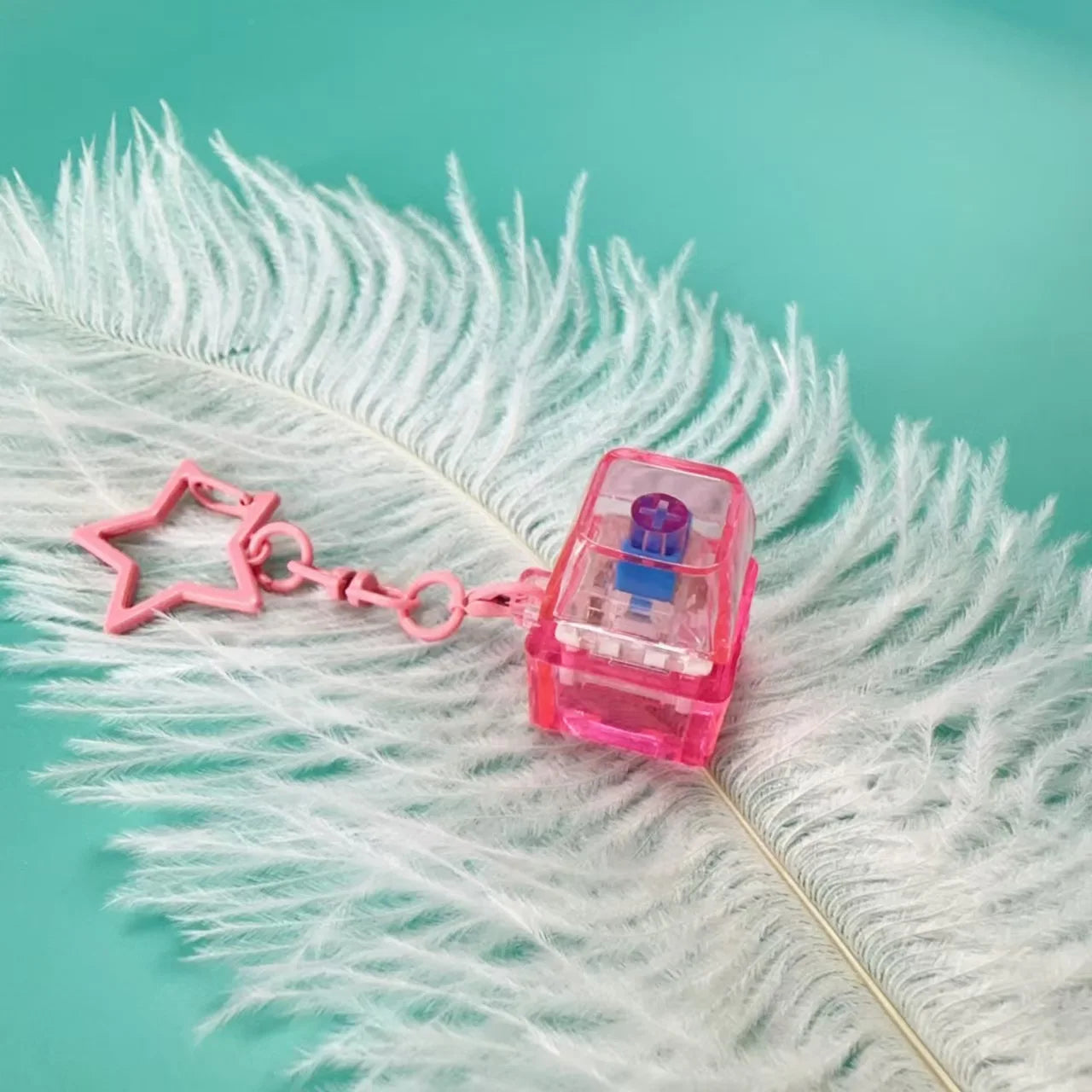 New Stress Anxiety Relief Keyboard Keychain Four Finger Button for Office Home Adults Kid Decompression Clicker Hot Gadget Gifts