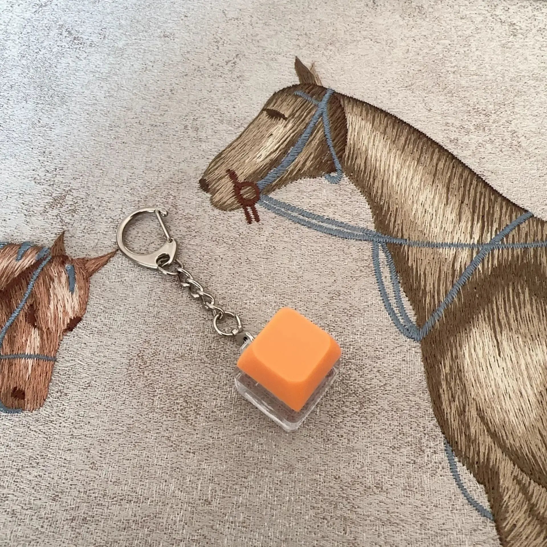 New Stress Anxiety Relief Keyboard Keychain Four Finger Button for Office Home Adults Kid Decompression Clicker Hot Gadget Gifts